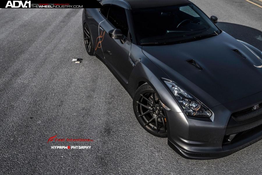  Nissan GT-R on ADV.1 Wheels (ADV50MV1SL) 2015 года  (фото 21 из 36)